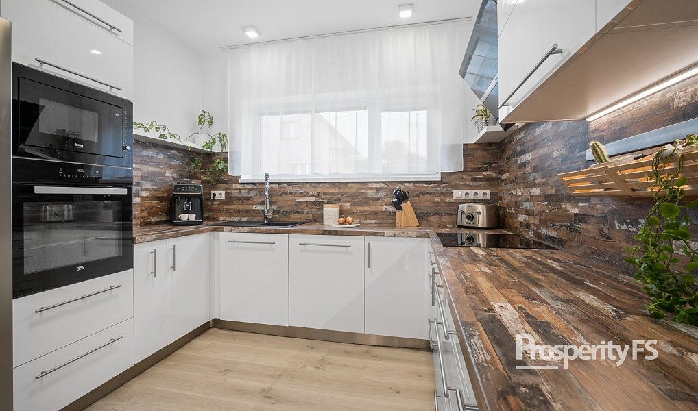 Prodej domu 176 m² s pozemkem 647 m², Knínice – náhled fotky 21