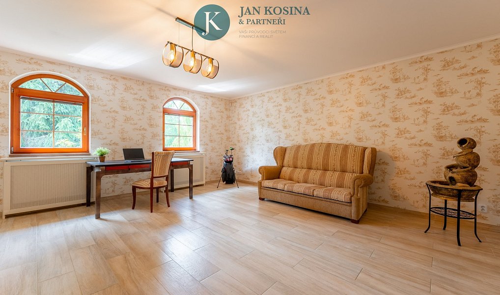 Prodej domu 236 m² s pozemkem 921 m², Hrusice – náhled fotky 2