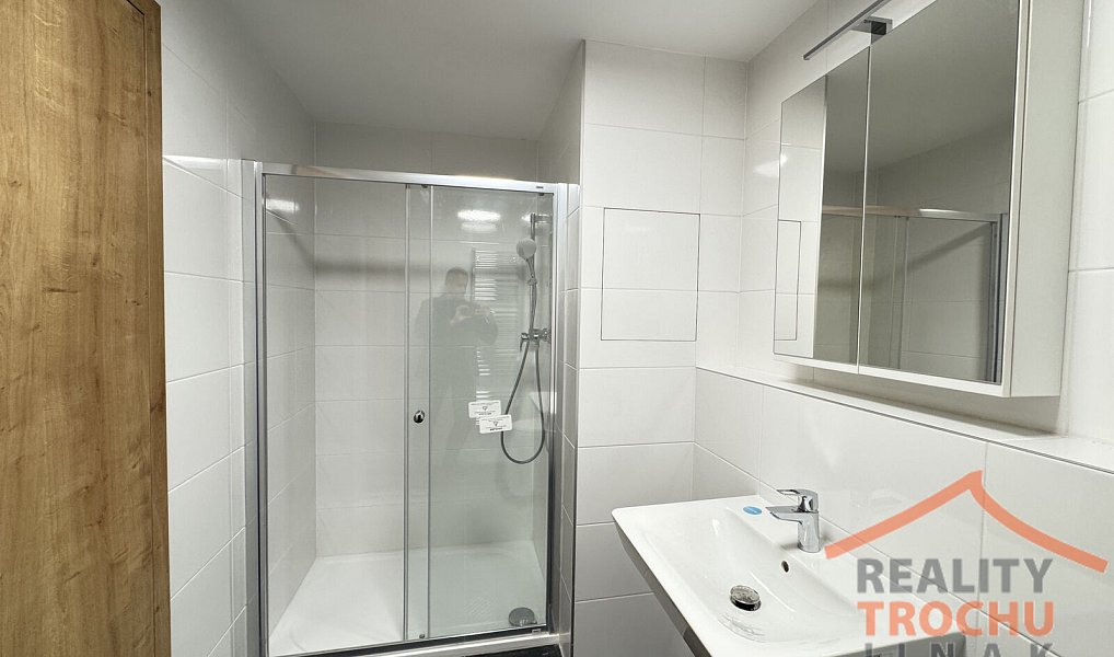 Pronájem bytu 1+kk 27 m², Hradec Králové – náhled fotky 9