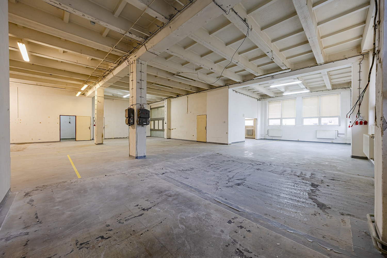 Pronájem skladovacích prostor 348 m²