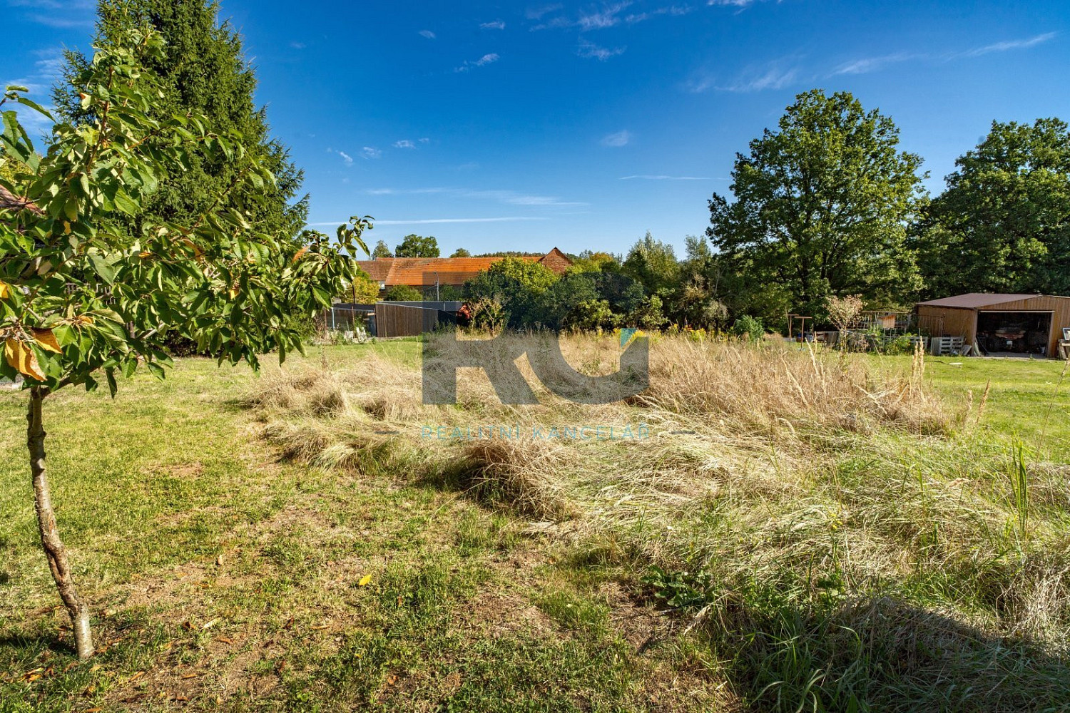 Prodej stavebního pozemku 792 m² – fotografie 2