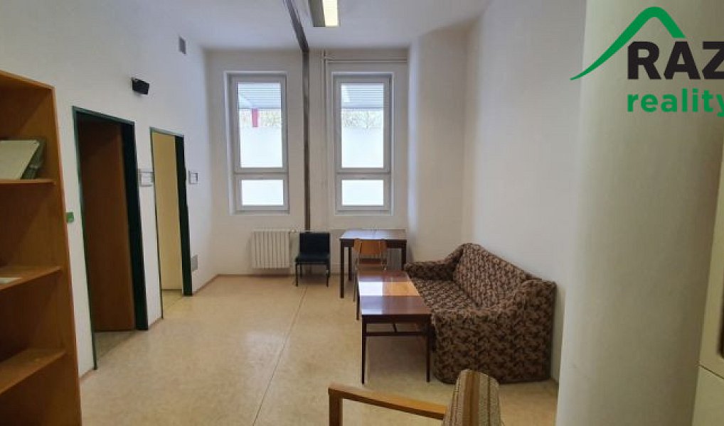 Pronájem kanceláře 54 m², Planá – náhled fotky 7