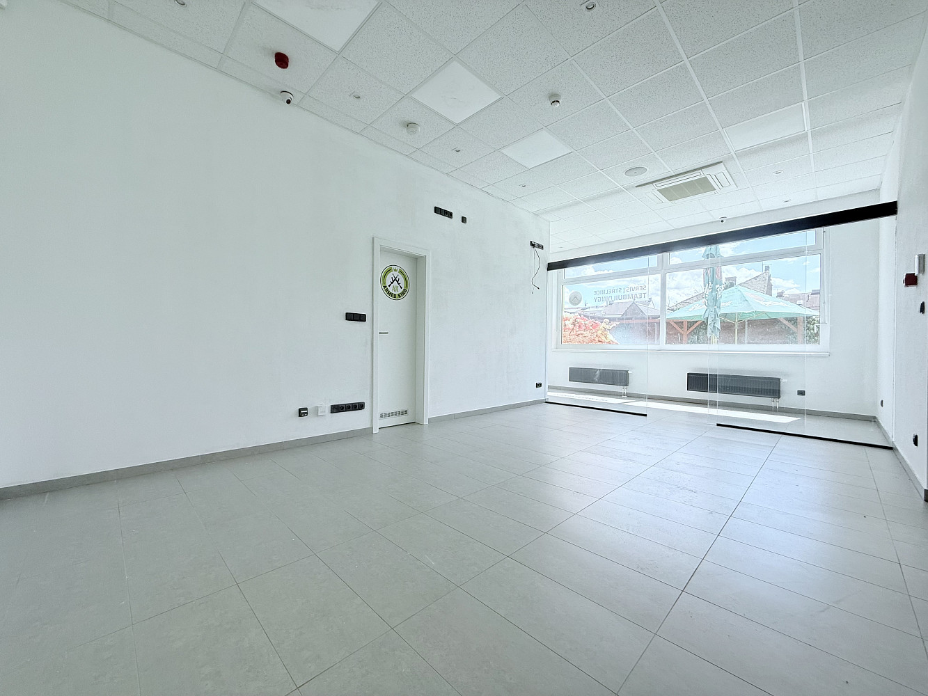 Pronájem obchodních prostor 39 m² – pohled 2