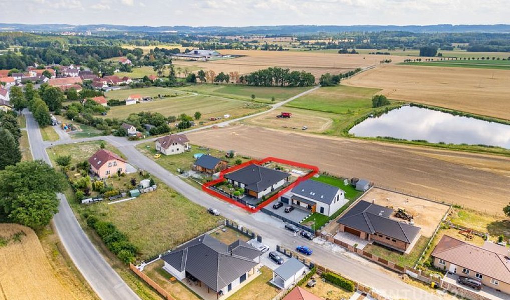 Prodej domu 260 m² s pozemkem 906 m², Hajany – náhled fotky 31
