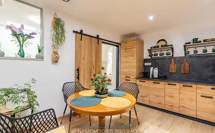 Prodej domu 80 m² s pozemkem 156 m², Hluboké Mašůvky, okres Znojmo