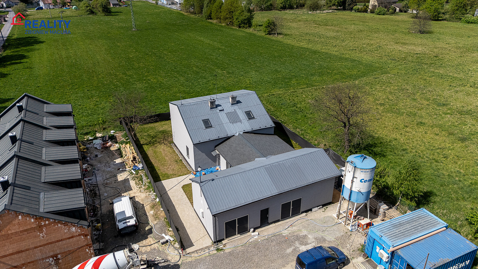 Prodej domu 270 m² s pozemkem 624 m² – fotografie 2