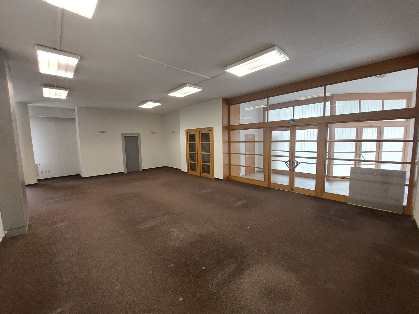 Pronájem obchodních prostor 88 m²