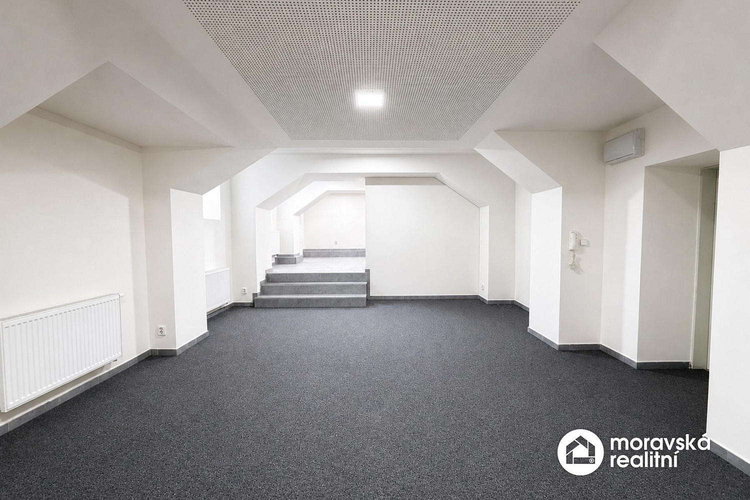 Pronájem kanceláře 60 m² – fotografie 4