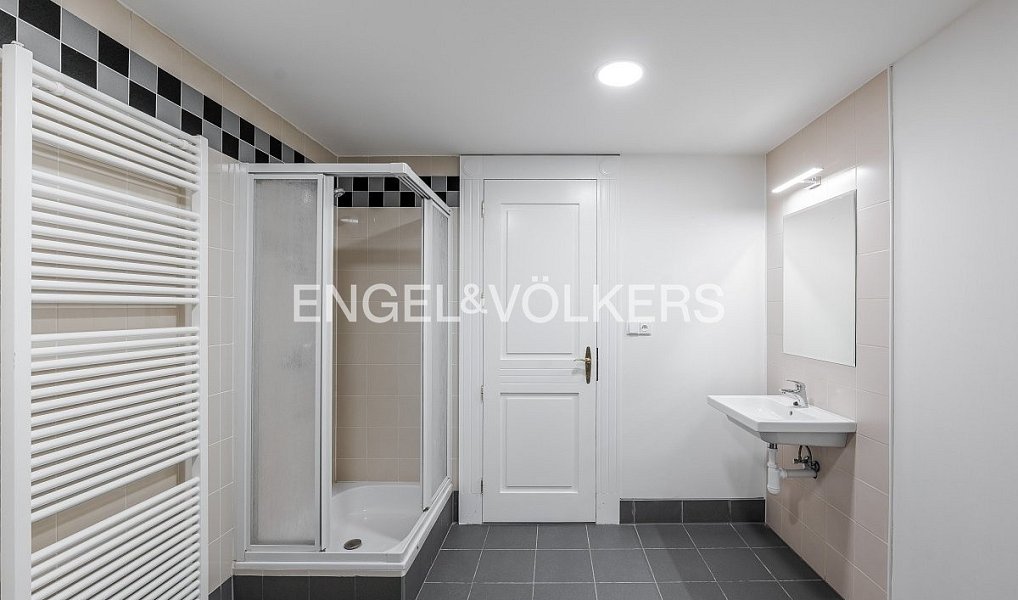 Pronájem bytu 5+1 156 m², Praha – náhled fotky 7
