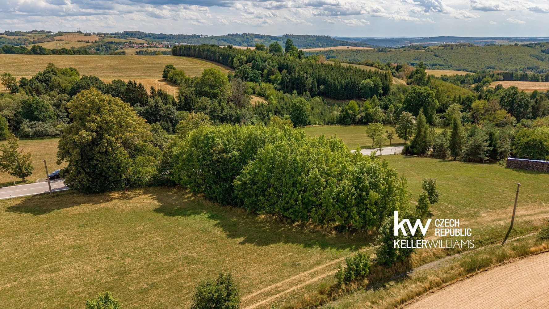 Prodej stavebního pozemku 884 m² – fotografie 4