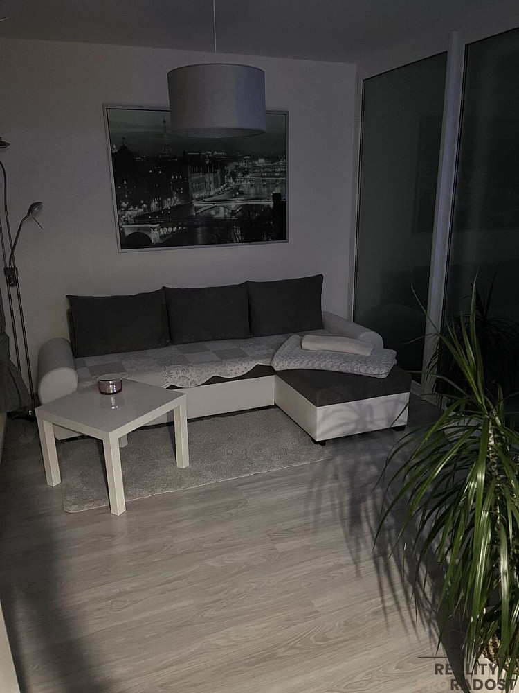 Pronájem bytu 2+kk 41 m² – fotografie 2
