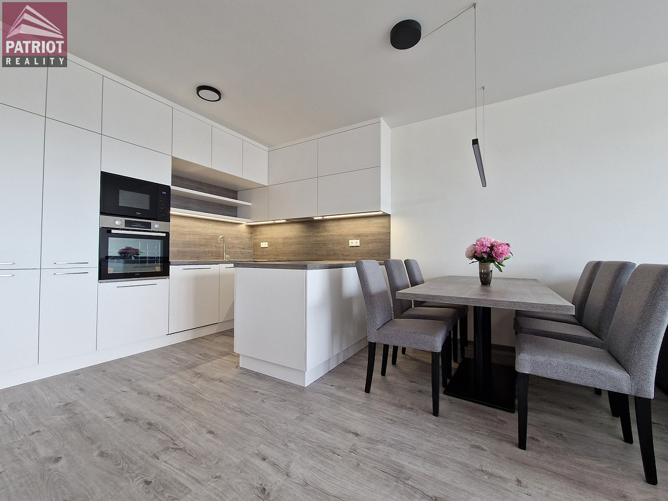 Pronájem bytu 4+kk 126 m² – fotografie 4