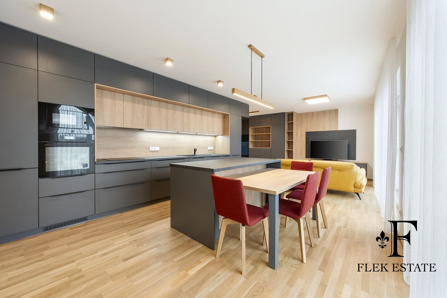 Pronájem bytu 3+kk 225 m² – fotografie 2