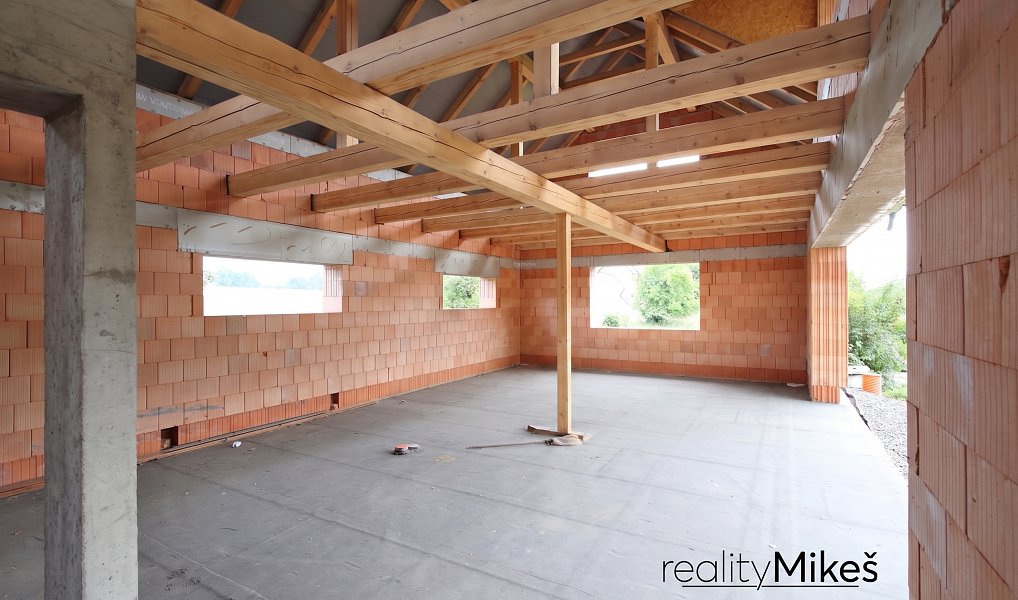 Prodej domu 252 m² s pozemkem 1 445 m², Rovensko pod Troskami – náhled fotky 24