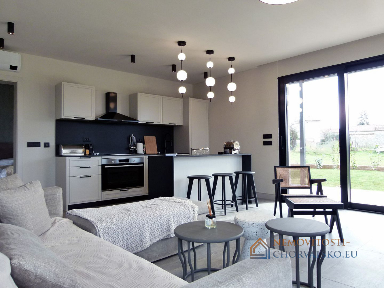 Prodej domu 211 m² s pozemkem 513 m² - Widok 3