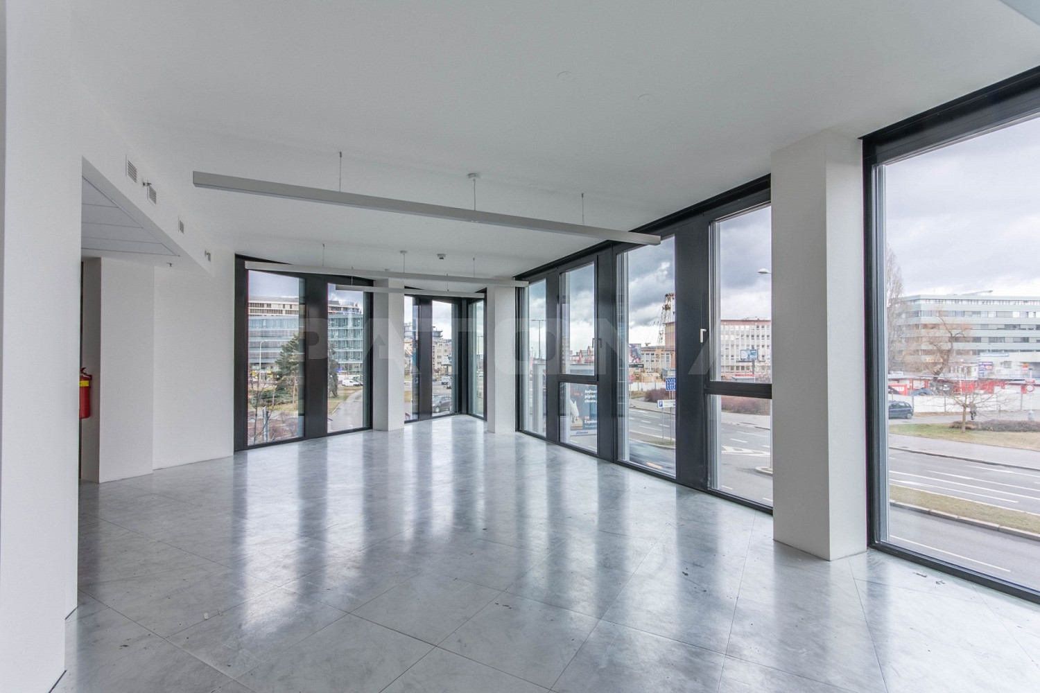 Pronájem kanceláře 216 m² – fotografie 2
