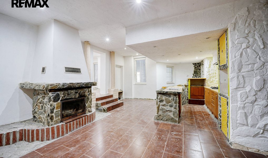 Prodej domu 952 m² s pozemkem 2 493 m², Všeruby – náhled fotky 5