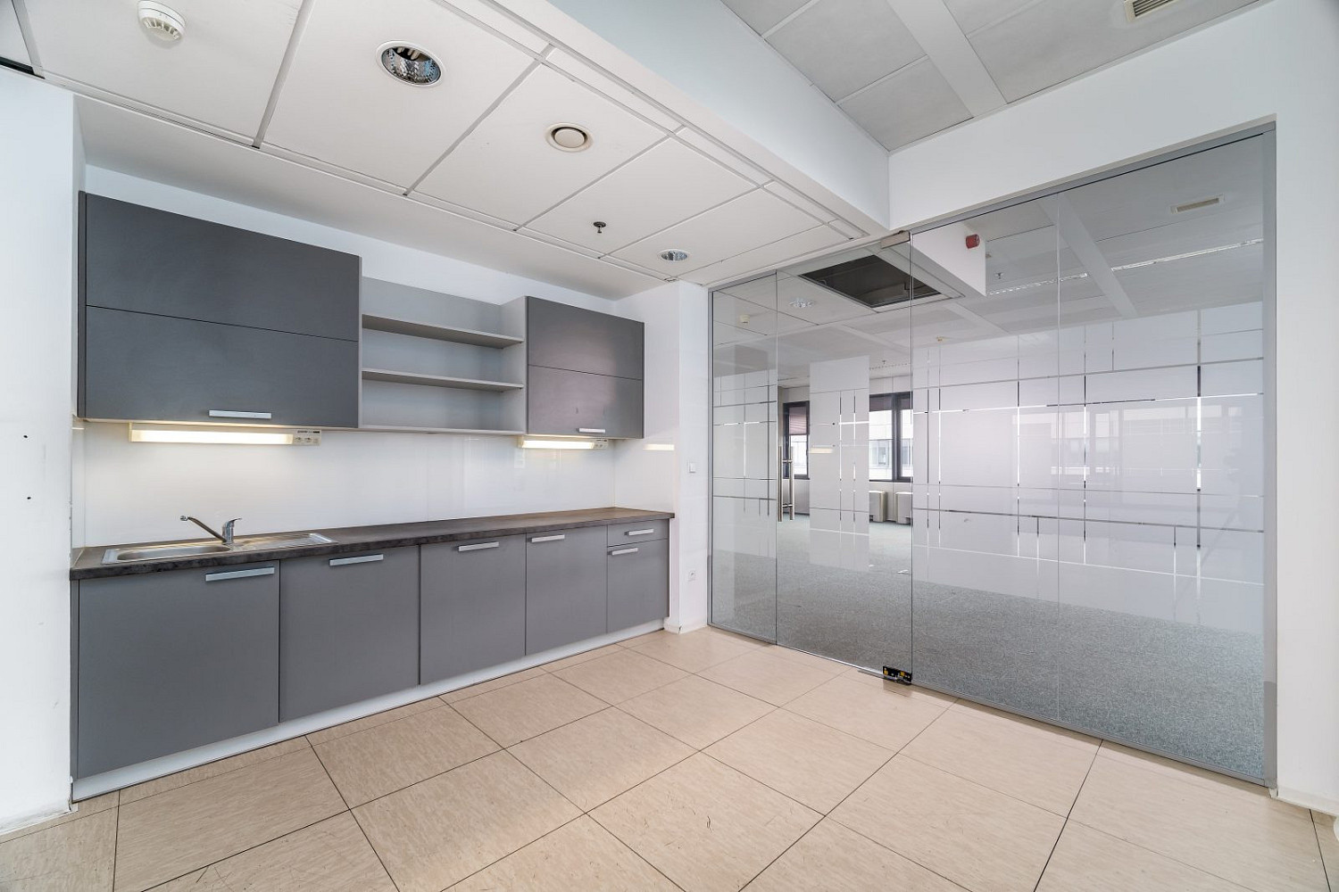 Pronájem kanceláře 1 154 m² – fotografie 4
