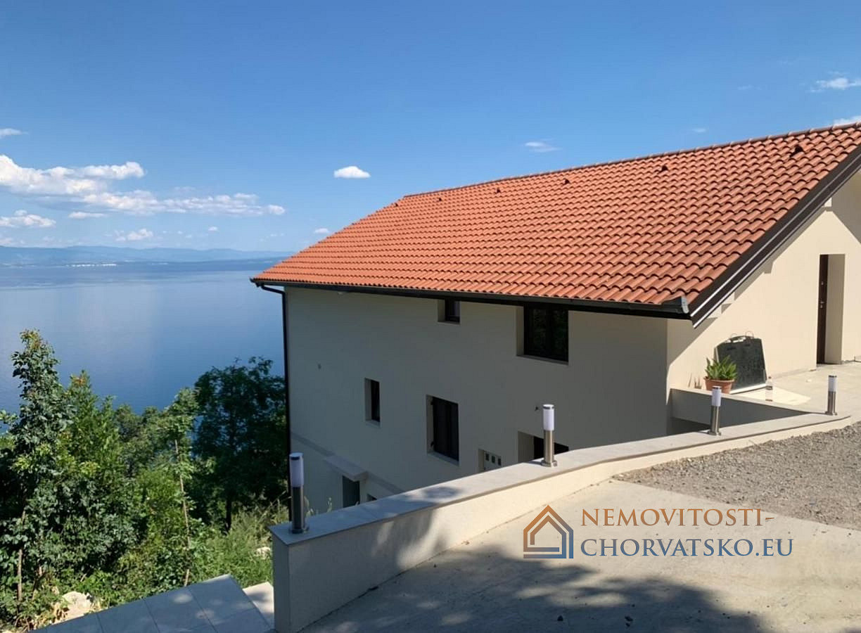 Prodej domu 340 m² s pozemkem 1 000 m² - Widok 2