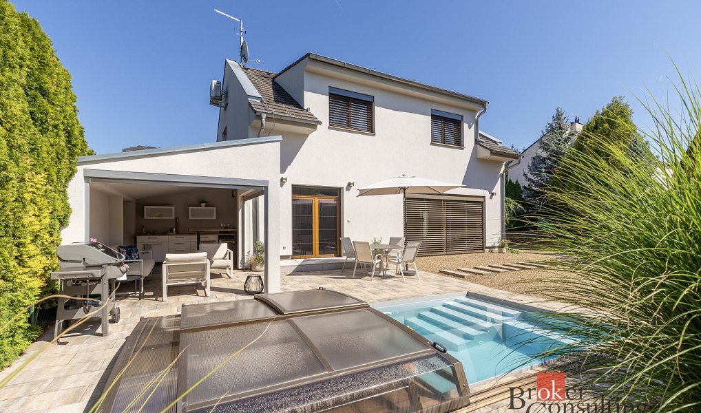 Prodej domu 165 m² s pozemkem 520 m², Kobylnice – fotka 1 z 18