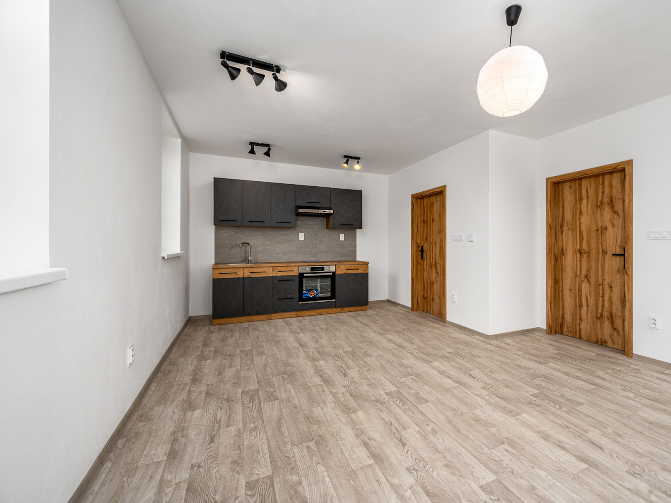 Prodej domu 200 m² s pozemkem 151 m² – pohled 2