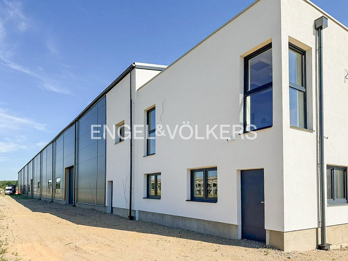 Pronájem kanceláře 3 500 m²