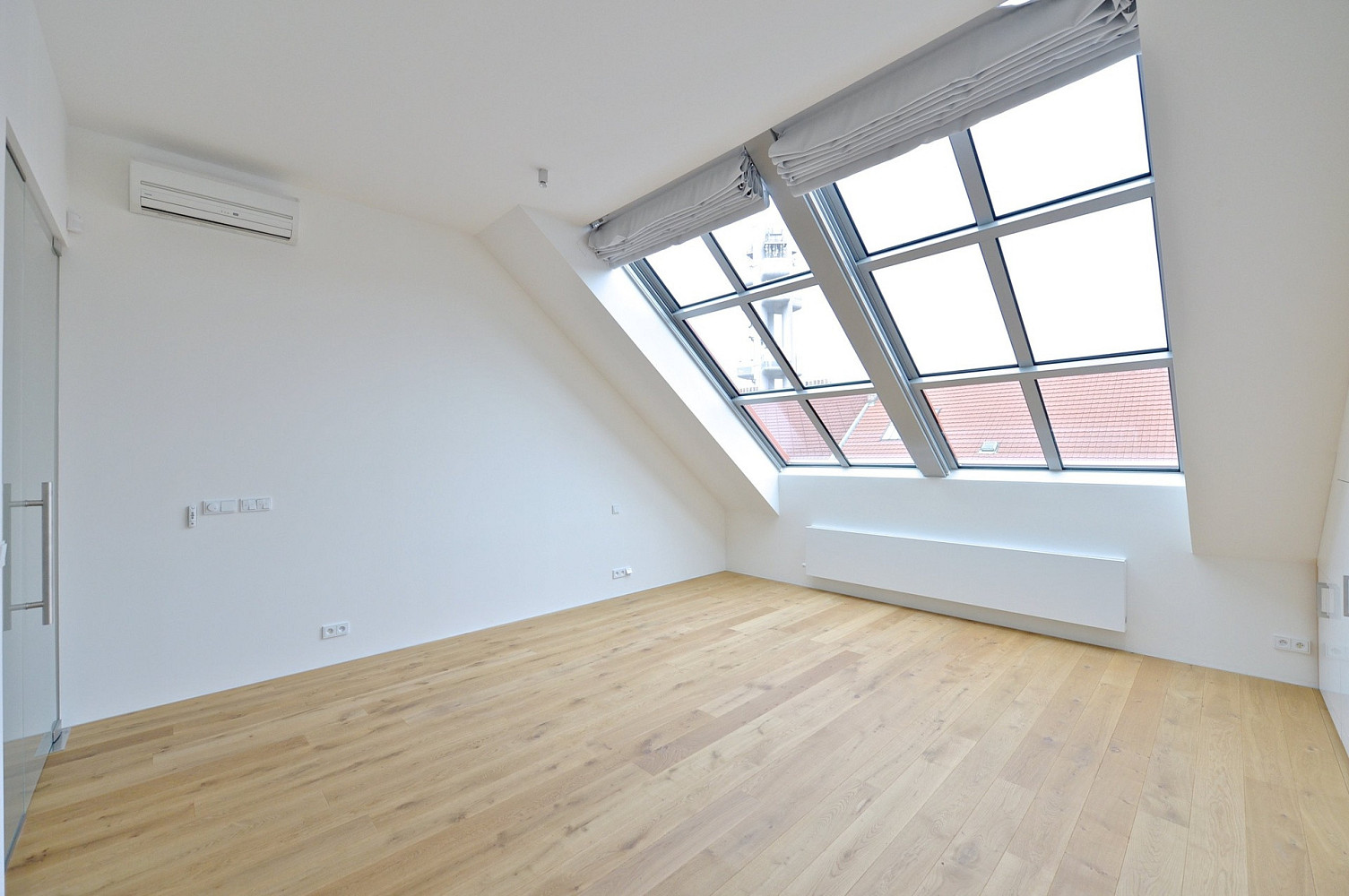 Pronájem bytu 4+kk 203 m² – fotografie 4
