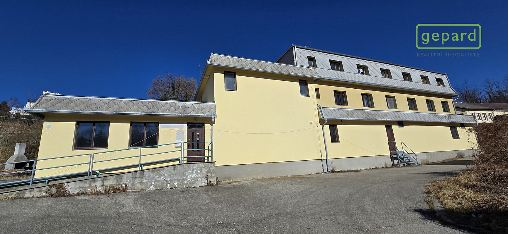 Pronájem komerčního objektu (jiného typu) 450 m² – fotografie 2