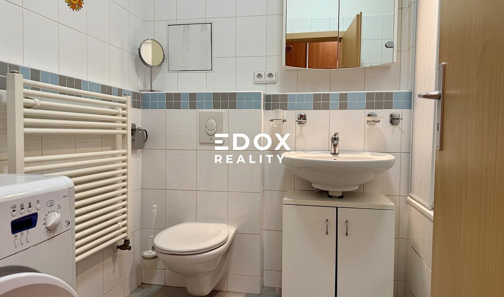 Prodej bytu 1+kk 35 m², Praha – náhled fotky 9