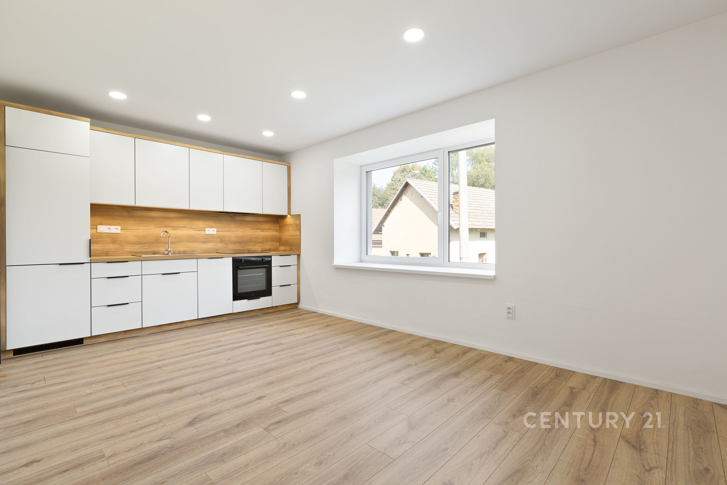 Pronájem bytu 2+kk 48 m² – pohled 2