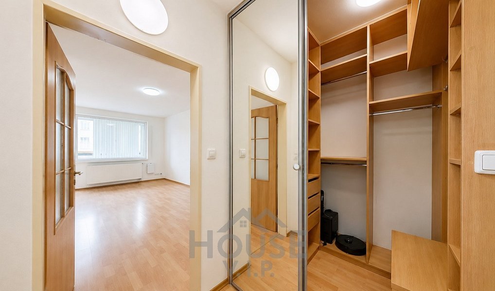 Prodej bytu 1+kk 34 m², Praha – náhled fotky 16