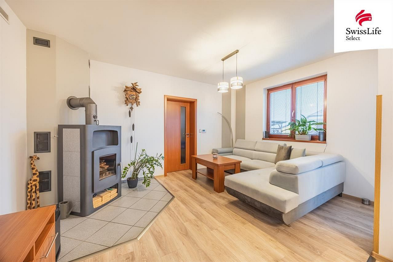 Prodej domu 120 m² s pozemkem 828 m² – fotografie 2