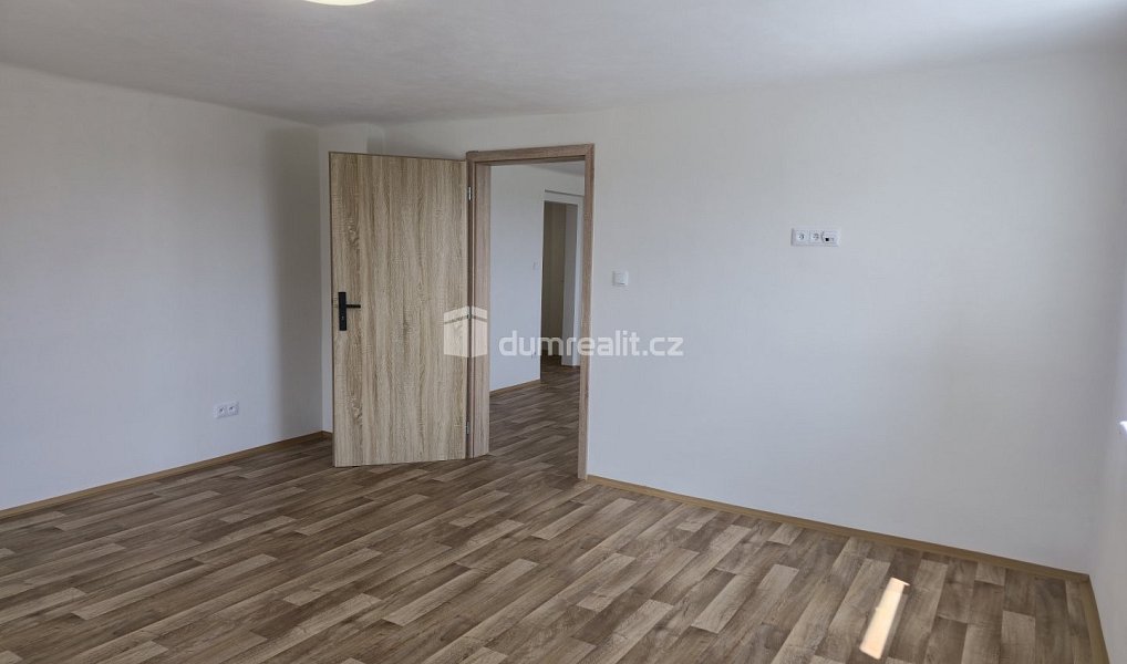 Pronájem bytu 3+1 86 m², Všejany – náhled fotky 12