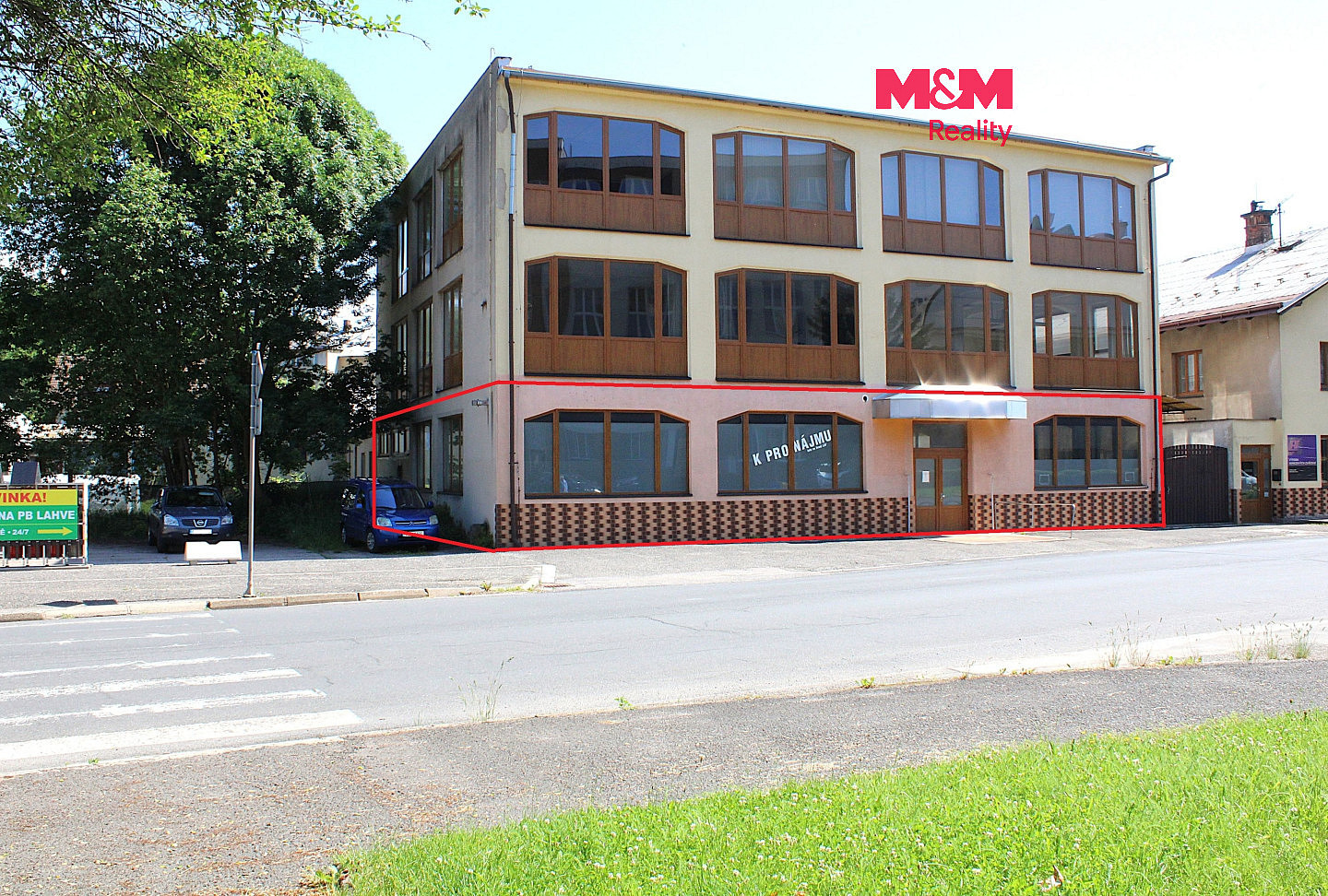 Pronájem obchodních prostor 330 m²