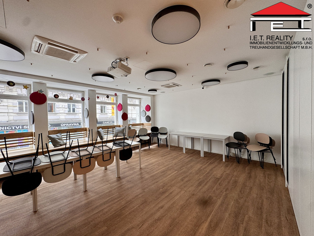 Pronájem kanceláře 106 m² – fotografie 3