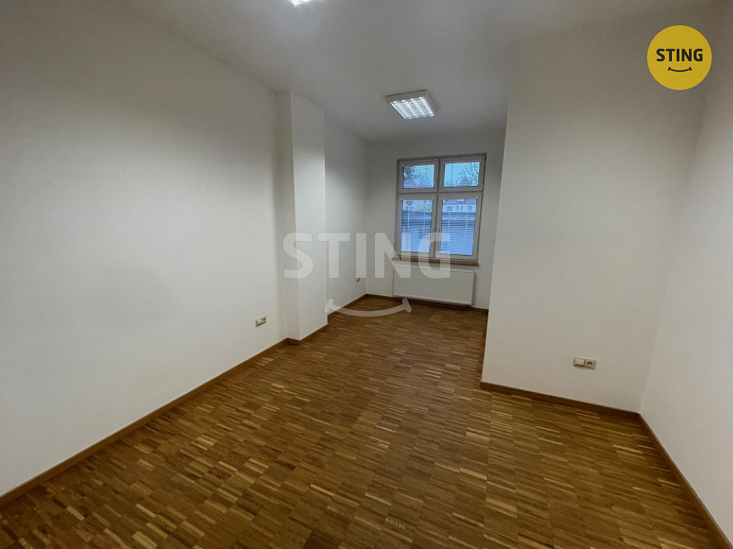 Pronájem kanceláře 42 m² – fotografie 4