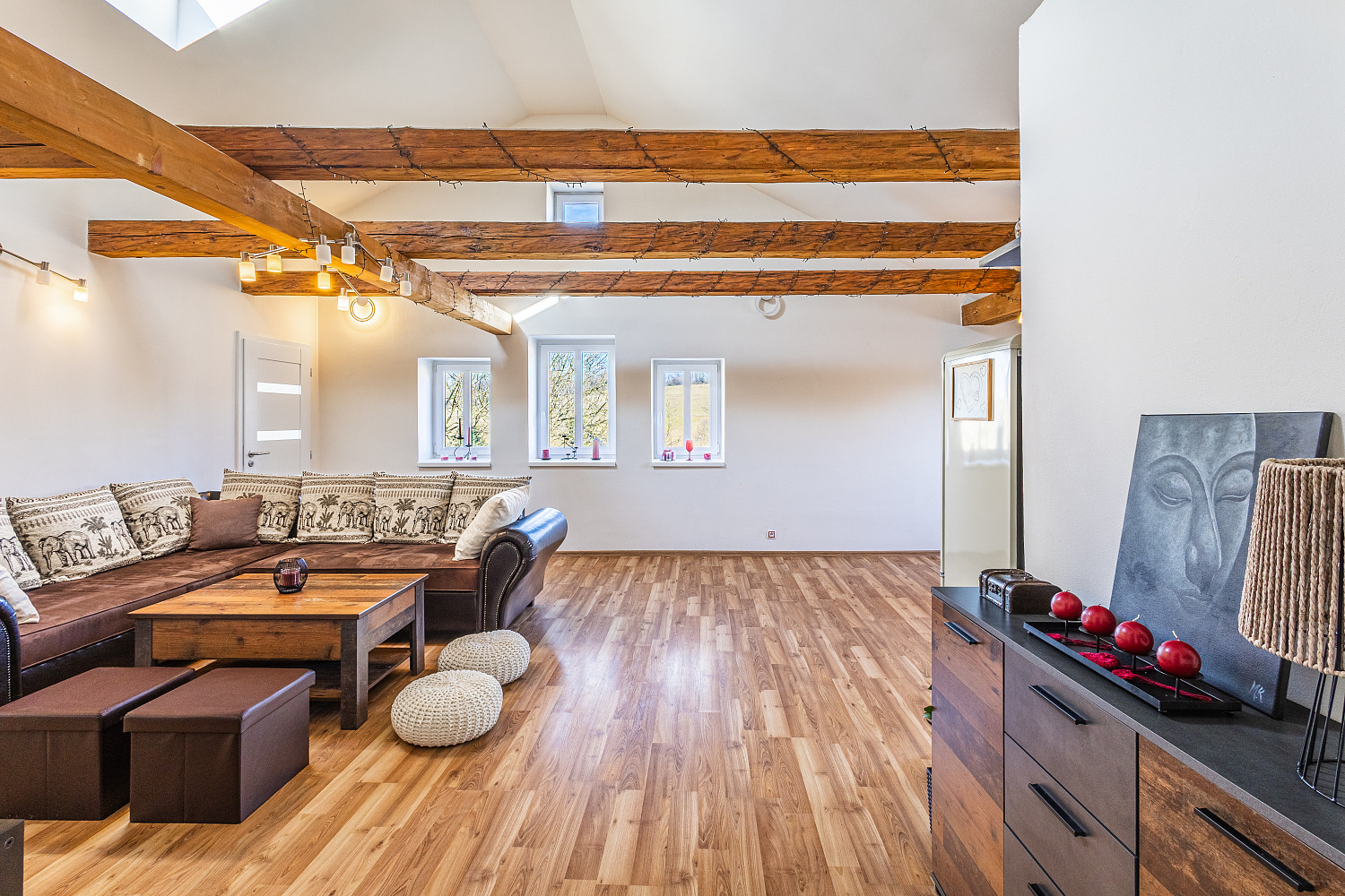 Prodej bytu 2+kk 83 m² – pohled 2