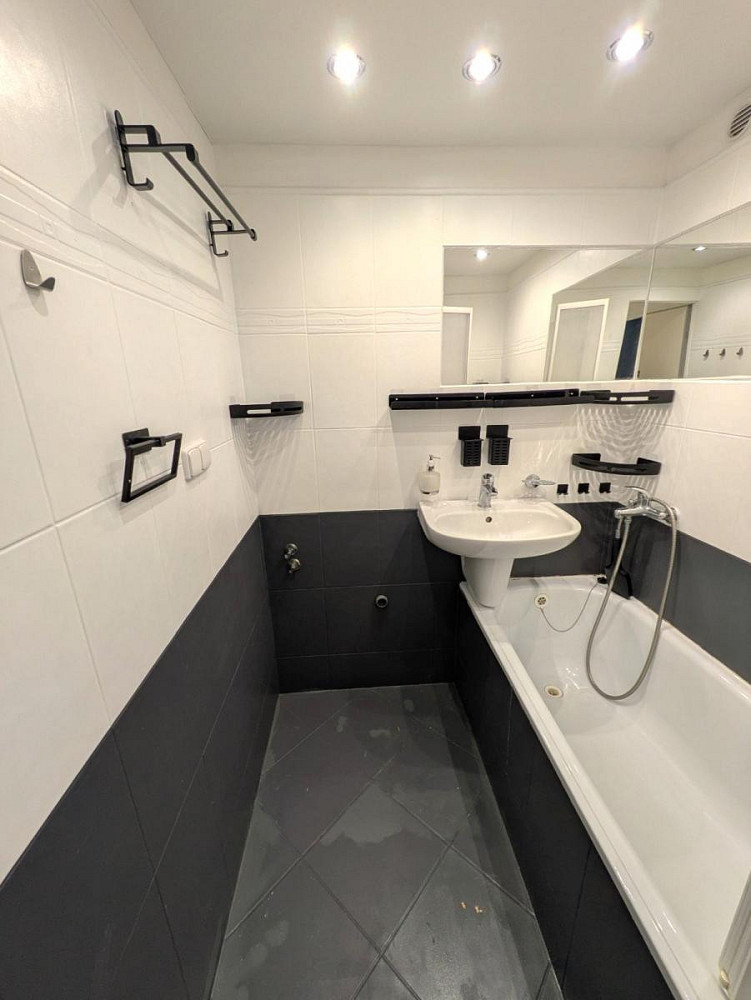 Pronájem bytu 3+1 72 m² – pohled 2