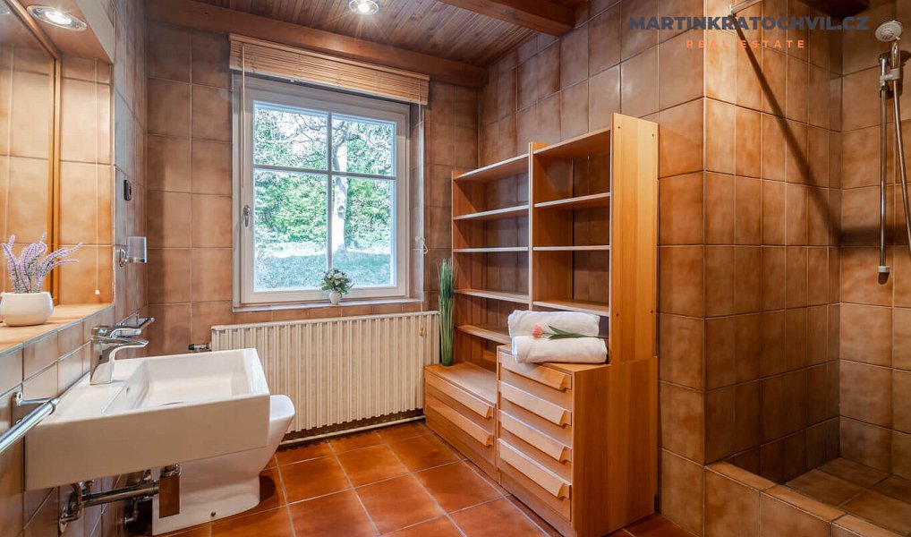 Prodej domu 312 m² s pozemkem 927 m², Praha – náhled fotky 23