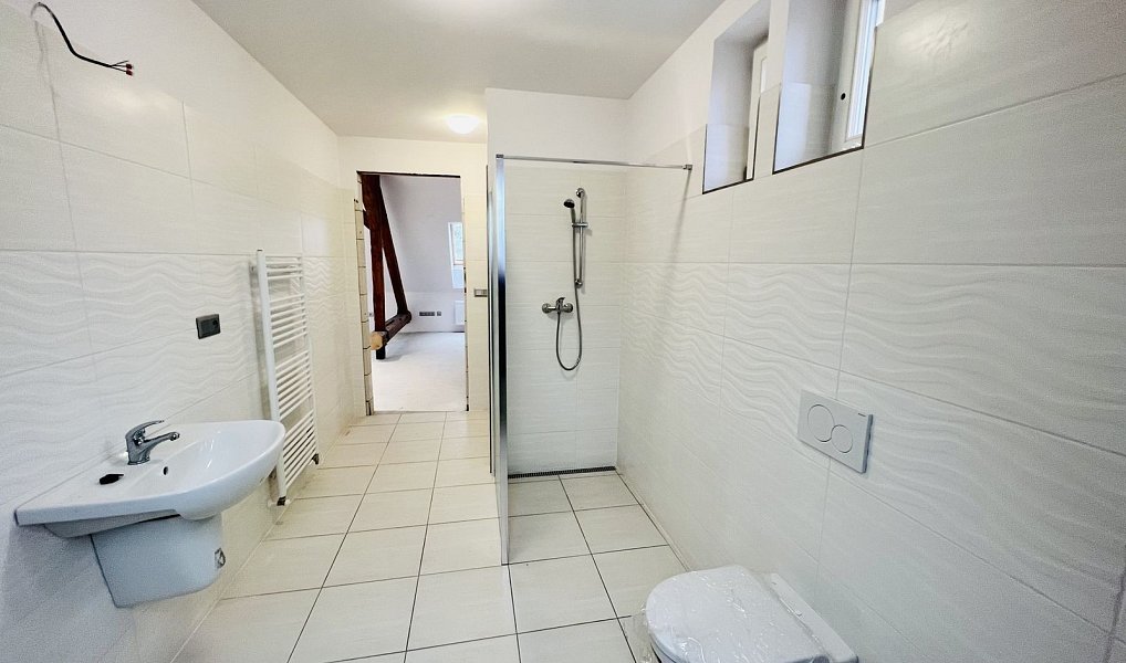 Pronájem kanceláře 174 m², Rožnov pod Radhoštěm – náhled fotky 12