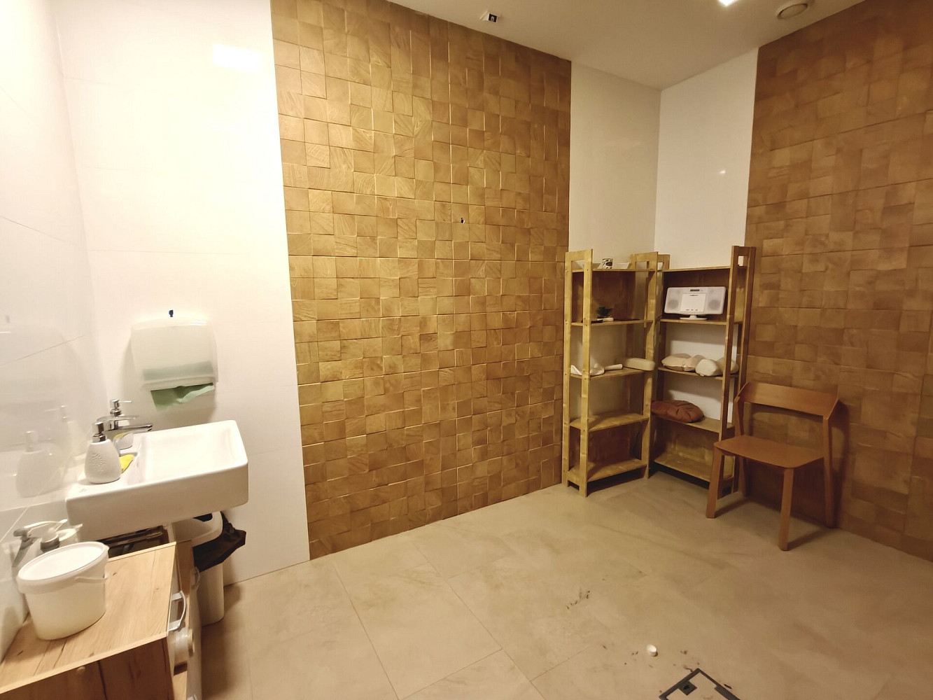 Pronájem obchodních prostor 16 m² – fotografie 4