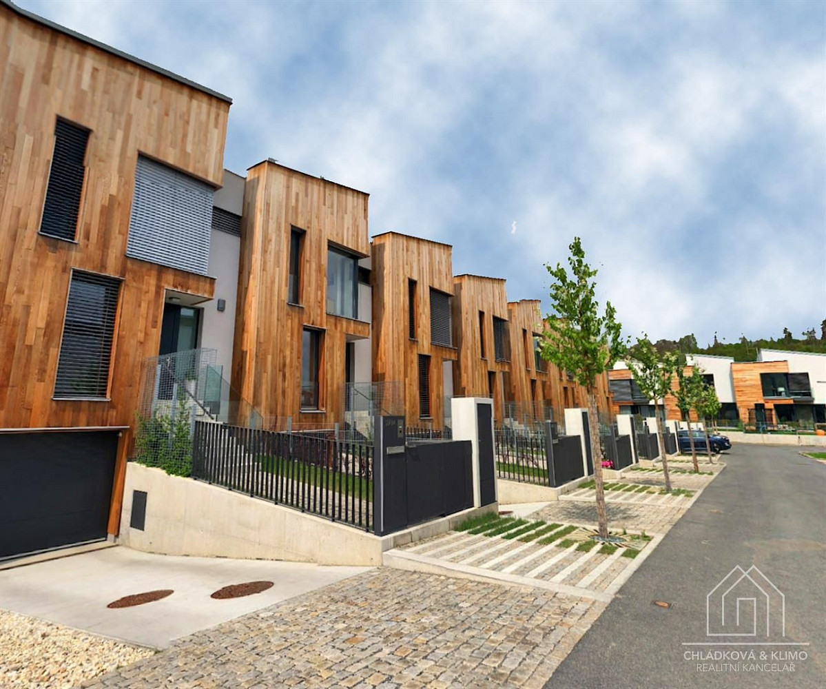 Pronájem domu 170 m² s pozemkem 168 m²