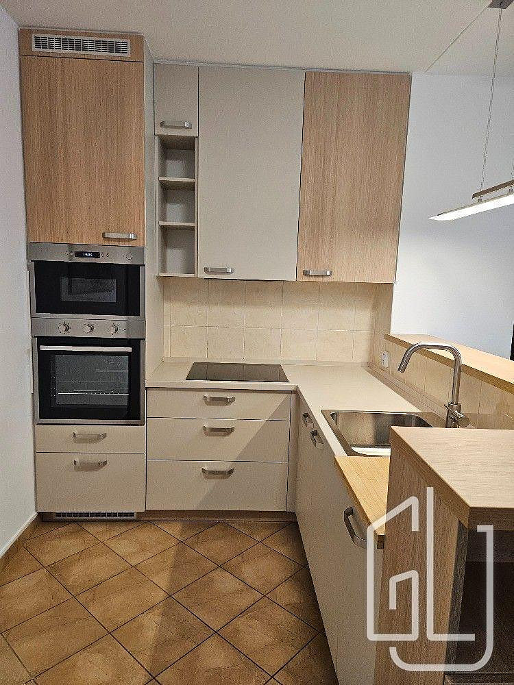 Pronájem bytu 2+kk 52 m² — photo 2