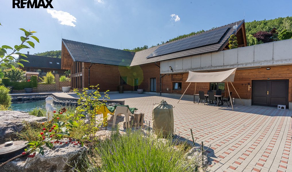 Prodej domu 486 m² s pozemkem 1 661 m², Králův Dvůr – náhled fotky 2