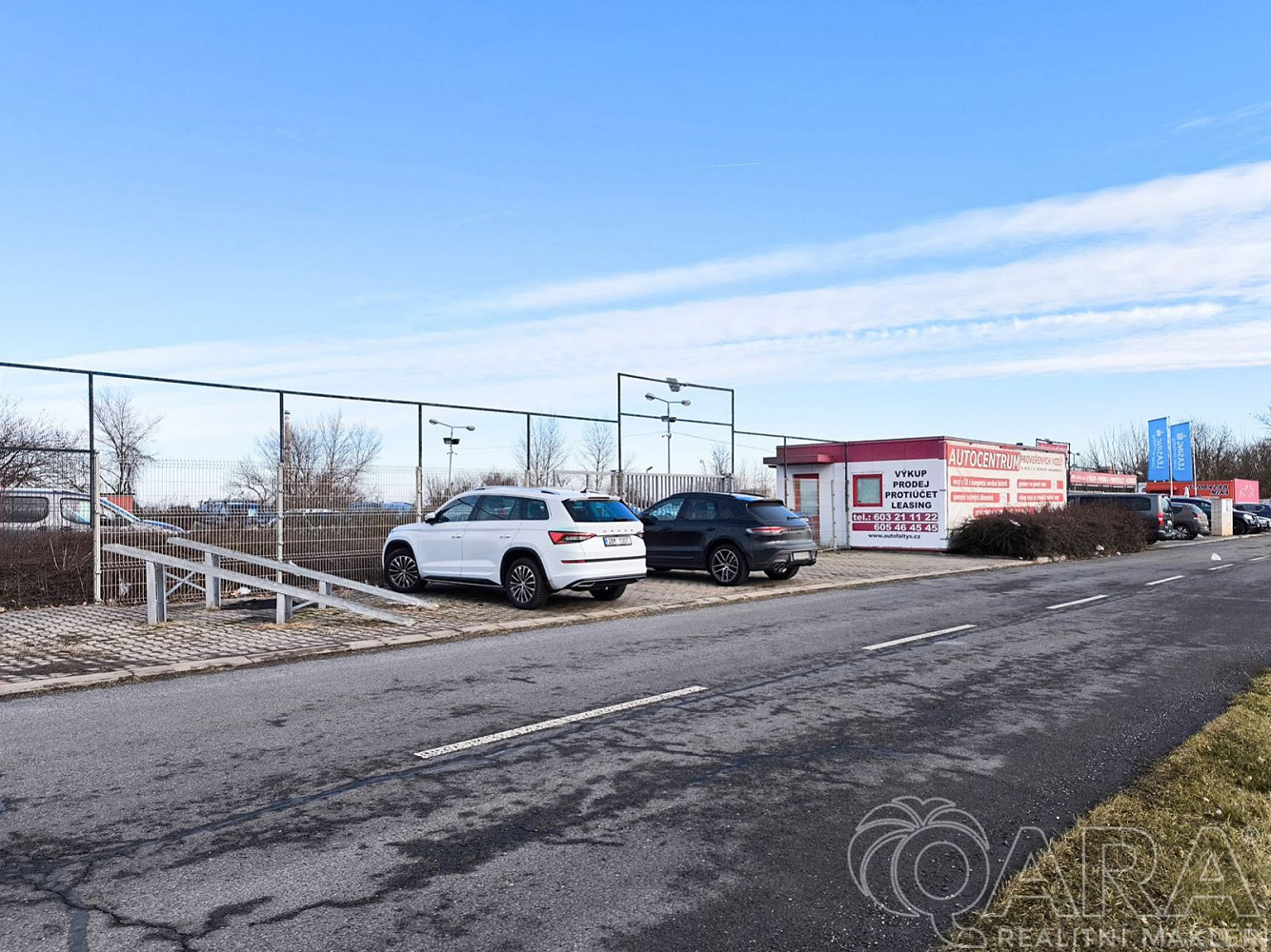 Pronájem komerčního objektu (jiného typu) 1 242 m² — photo 2