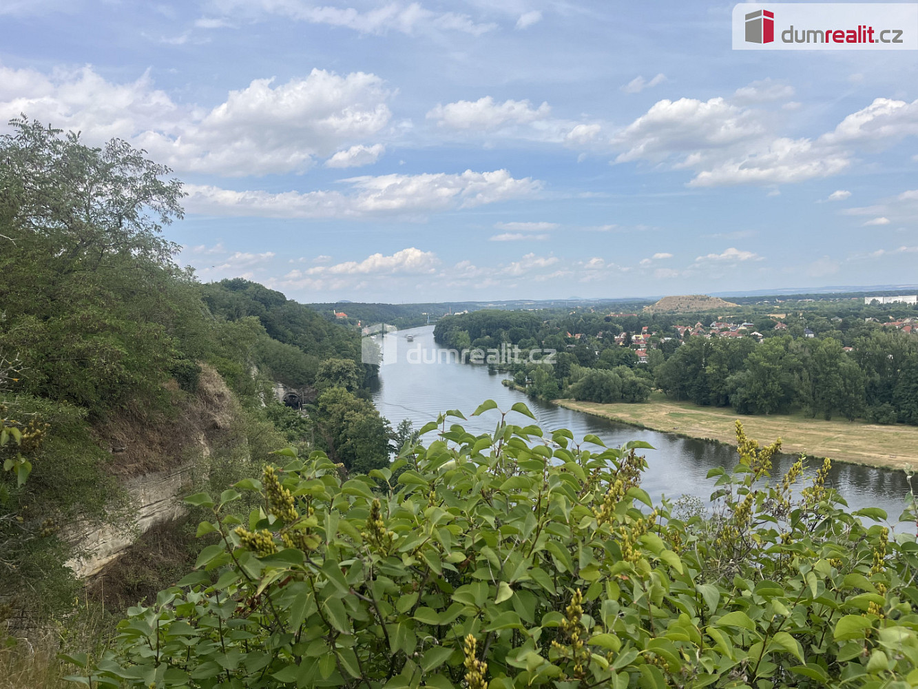 Prodej stavebního pozemku 2 595 m²