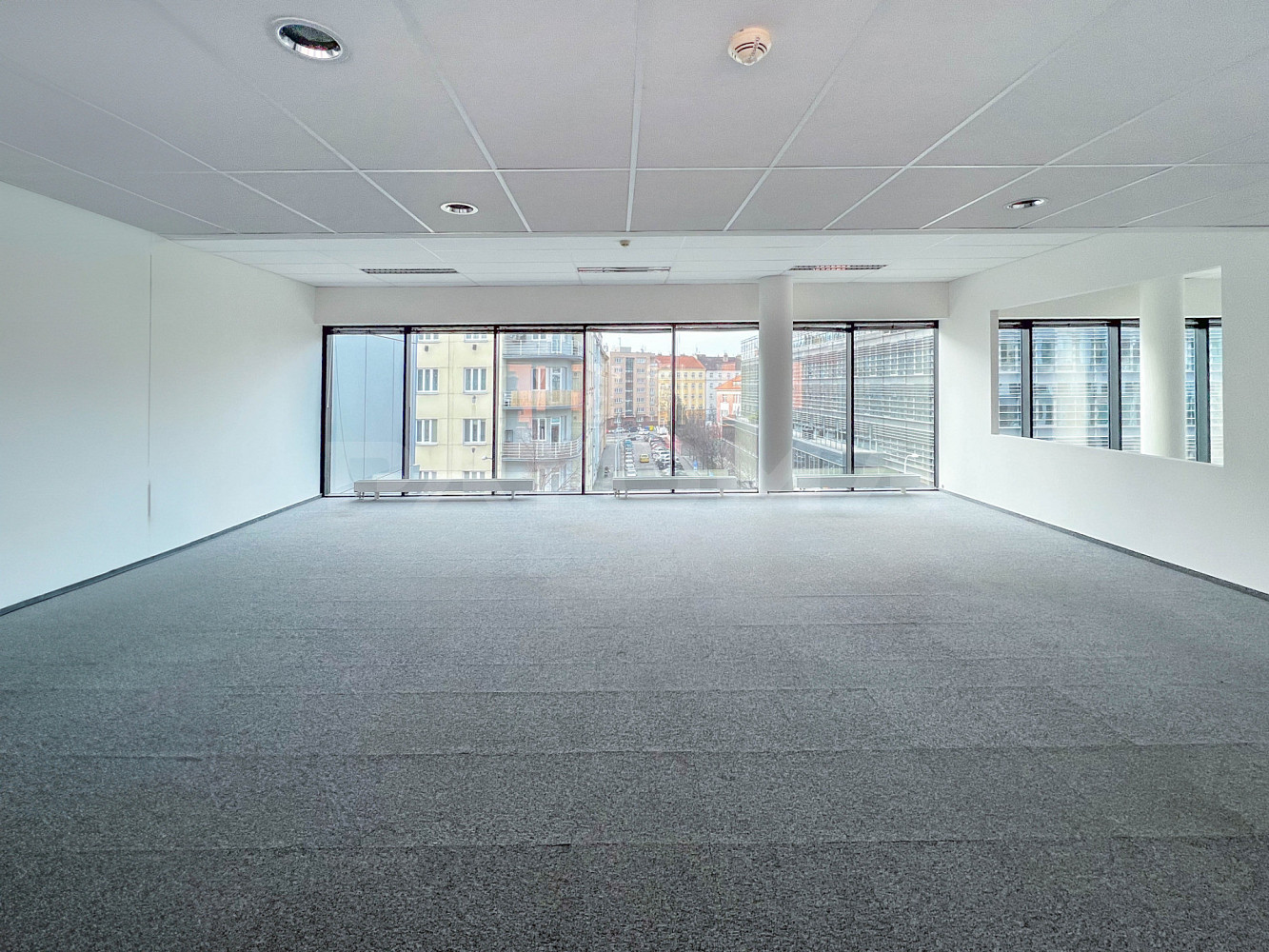 Pronájem kanceláře 385 m² – fotografie 3