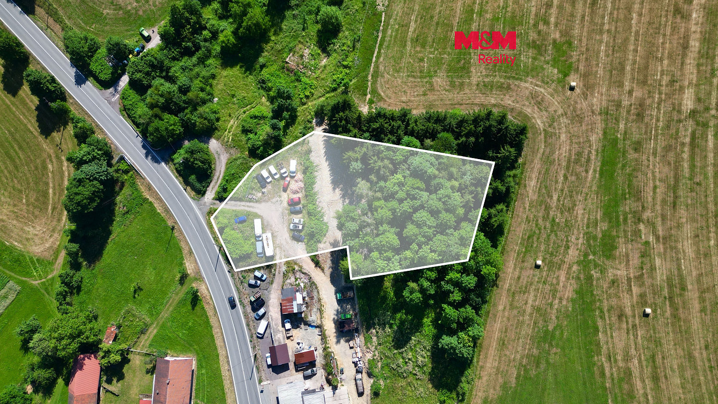 Prodej komerčního pozemku 2 724 m²