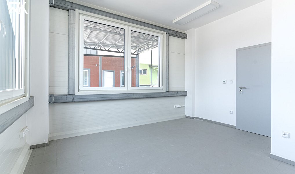Pronájem skladovacích prostor 1 786 m², Kolín – náhled fotky 8