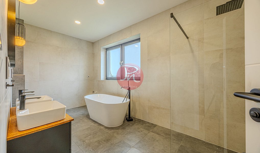 Pronájem domu 194 m² s pozemkem 1 000 m², Ostrava – náhled fotky 14